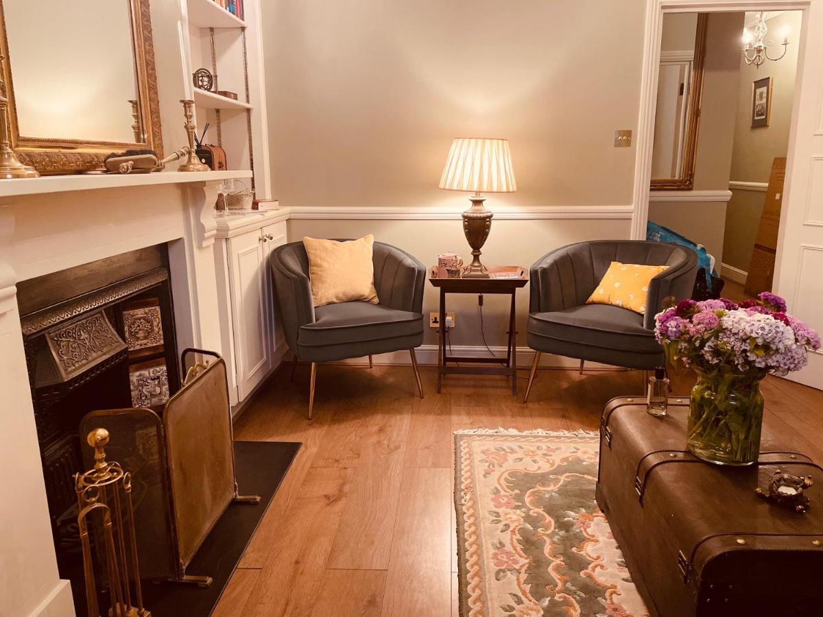 Homely 2 Levels Flat W Private Garden Londra