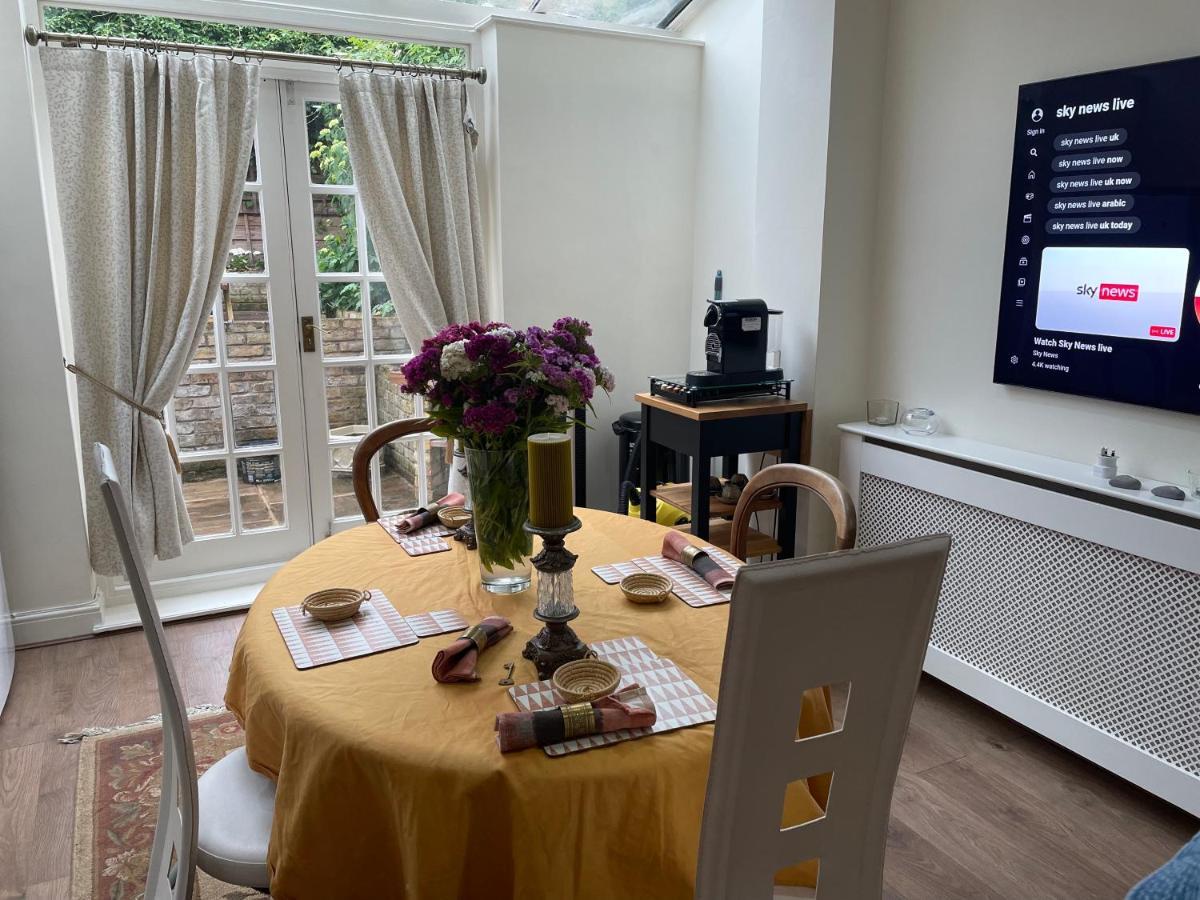 Appartamento Homely 2 Levels Flat W Private Garden