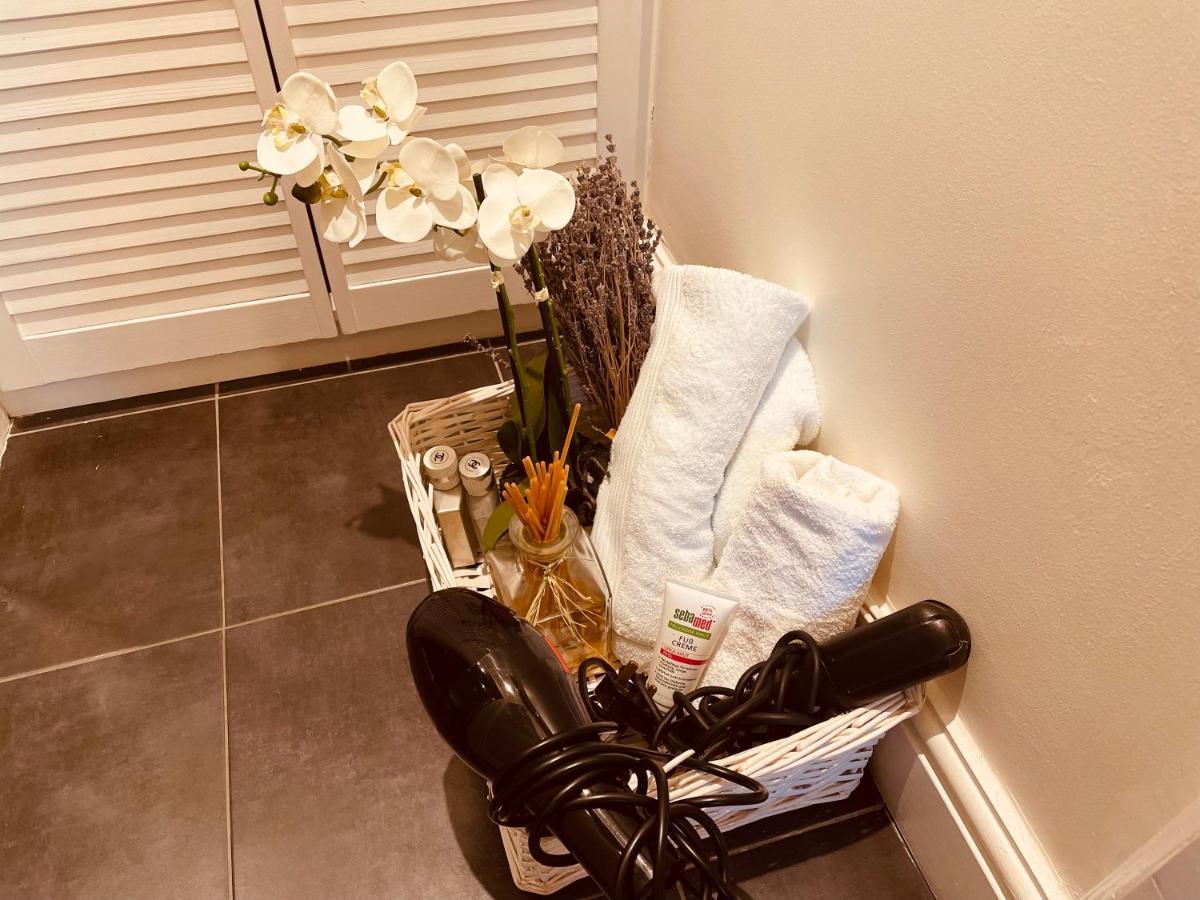 Homely 2 Levels Flat W Private Garden * Londra