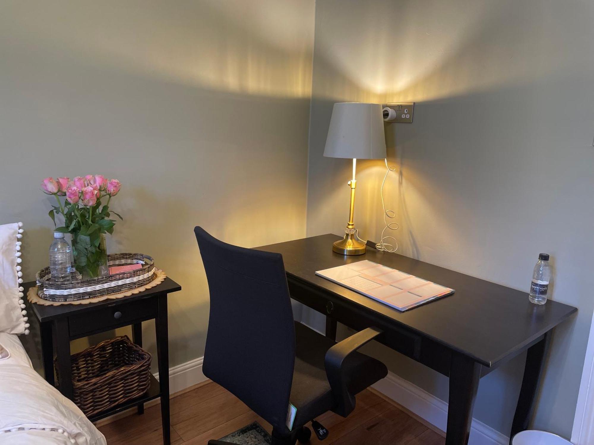 Appartamento Homely 2 Levels Flat W Private Garden Londra
